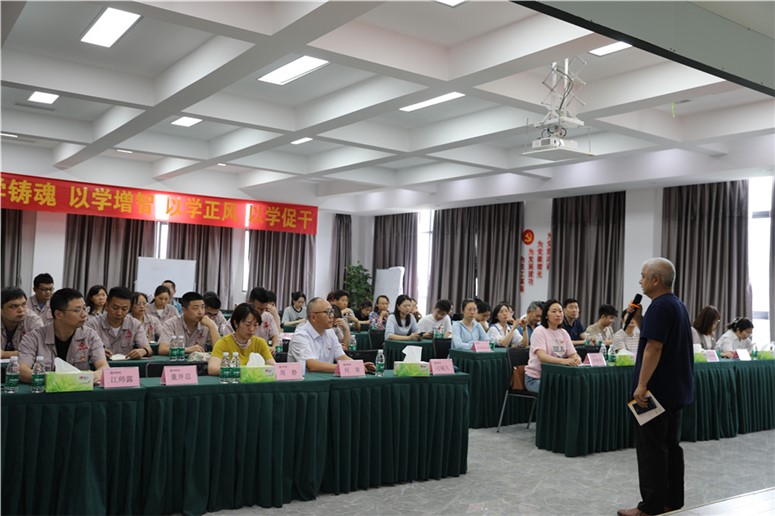 共享好課 共同進(jìn)步 ——“走基層，解難題，促發(fā)展”主題黨日活動